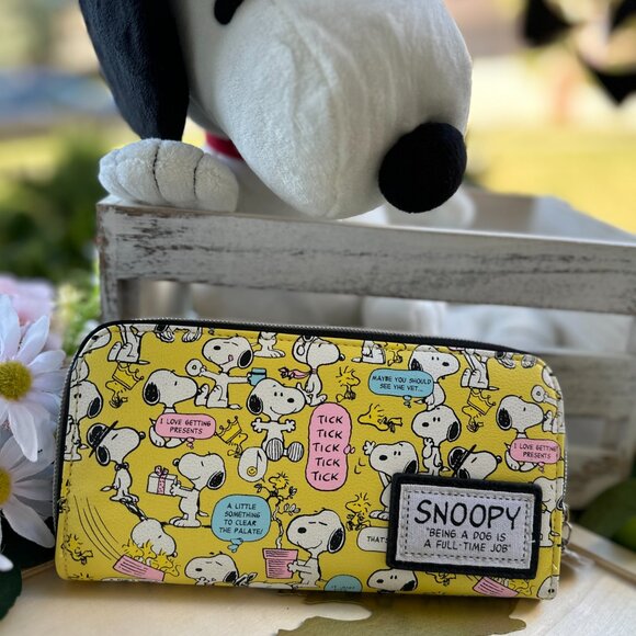 Snoopy Yellow Zip around Long Wallet - Picture 3 of 8